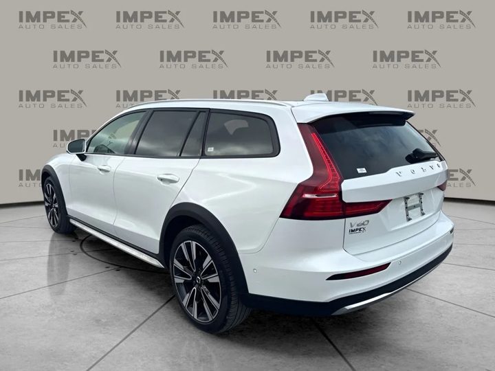 Volvo V60 Cross Country, Spyne 3